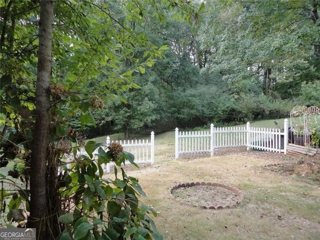 155 Willow Stream Court, Roswell, GA 30076