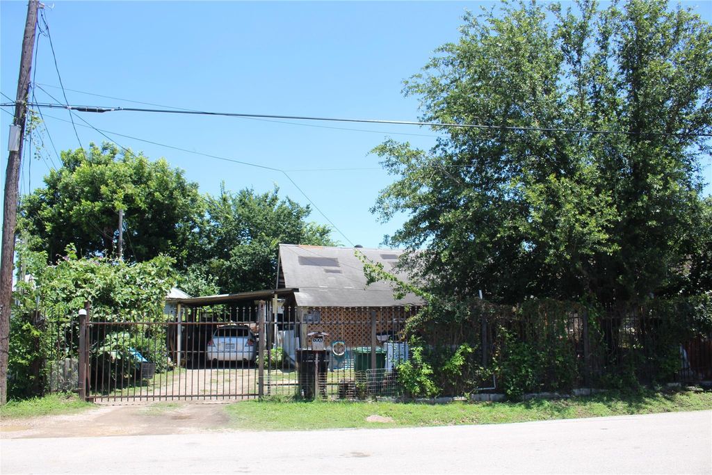 8007 Masterson Street, Houston, TX 77029