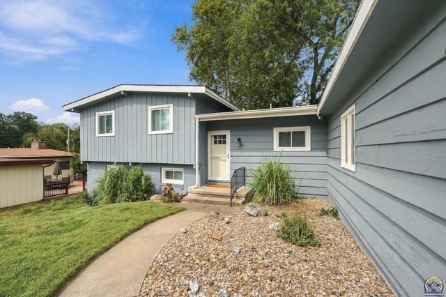 1816 SW 27th ST, Topeka, KS 66611