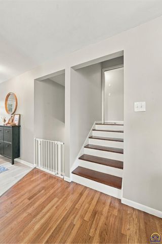 1816 SW 27th ST, Topeka, KS 66611