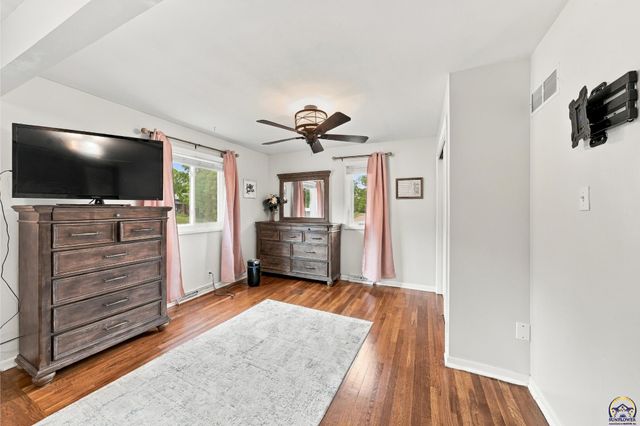 1816 SW 27th ST, Topeka, KS 66611