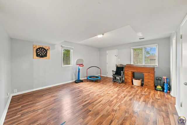 1816 SW 27th ST, Topeka, KS 66611