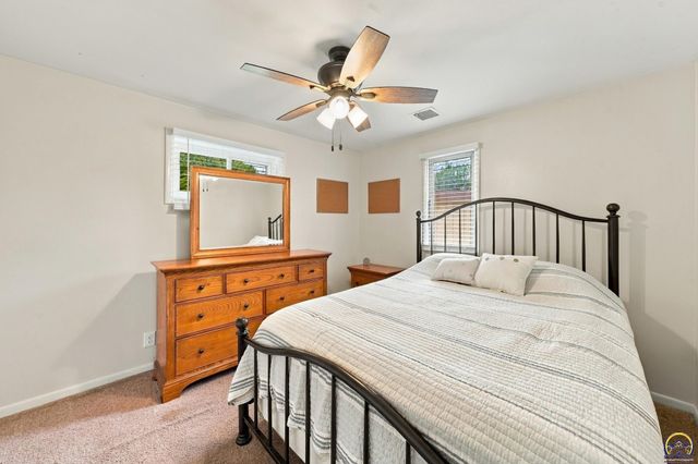 1816 SW 27th ST, Topeka, KS 66611
