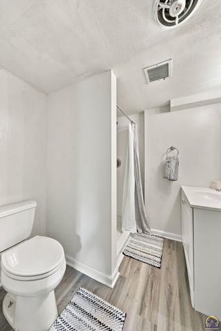 1816 SW 27th ST, Topeka, KS 66611