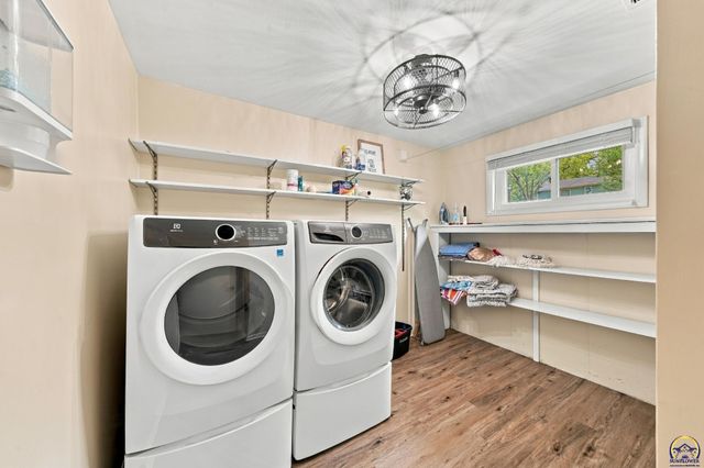 1816 SW 27th ST, Topeka, KS 66611