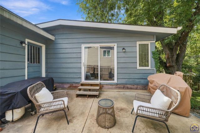 1816 SW 27th ST, Topeka, KS 66611