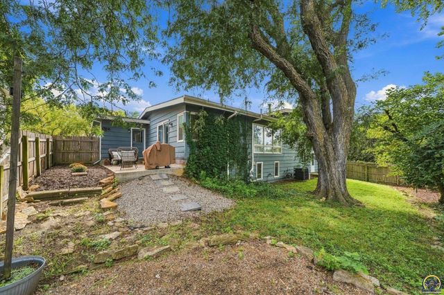 1816 SW 27th ST, Topeka, KS 66611