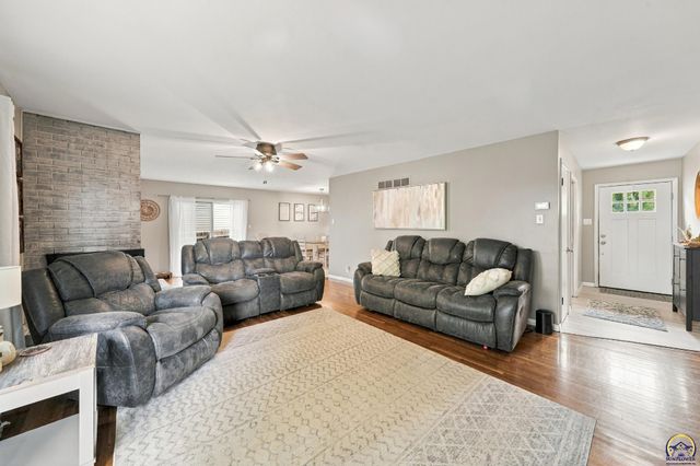 1816 SW 27th ST, Topeka, KS 66611