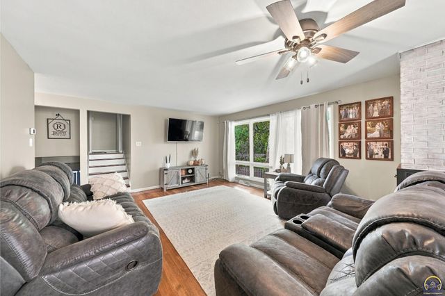1816 SW 27th ST, Topeka, KS 66611