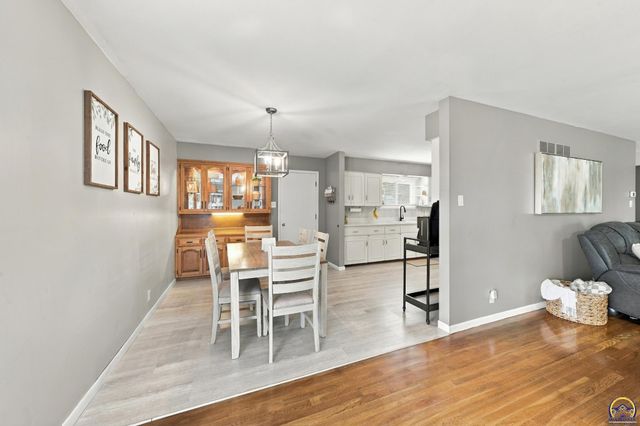 1816 SW 27th ST, Topeka, KS 66611
