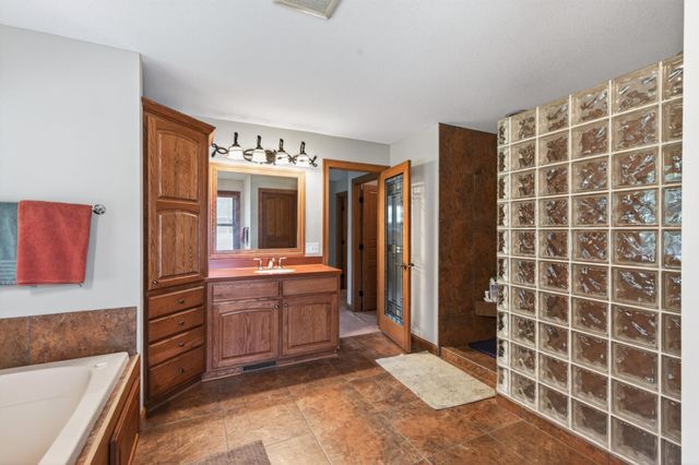 11224 Halstead Trail, Woodbury, MN 55129