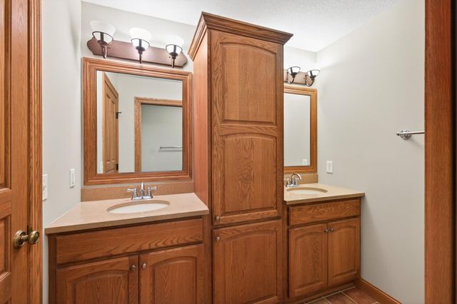 11224 Halstead Trail, Woodbury, MN 55129