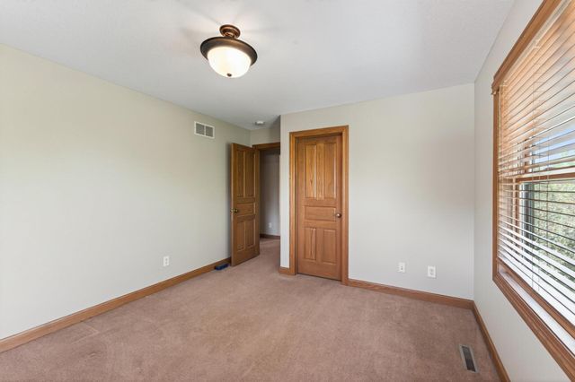 11224 Halstead Trail, Woodbury, MN 55129