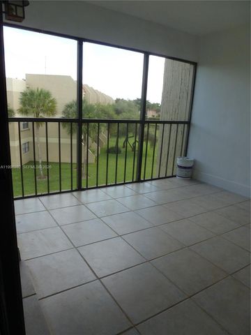 220 Lakeview Drive 301, Weston, FL 33326