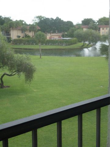 220 Lakeview Drive 301, Weston, FL 33326
