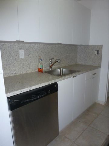 220 Lakeview Drive 301, Weston, FL 33326