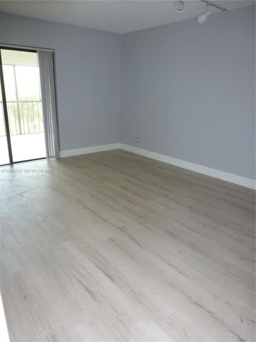 220 Lakeview Drive 301, Weston, FL 33326