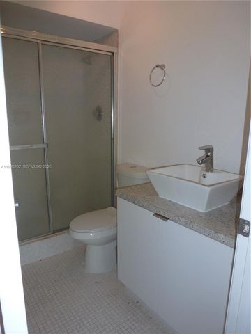 220 Lakeview Drive 301, Weston, FL 33326