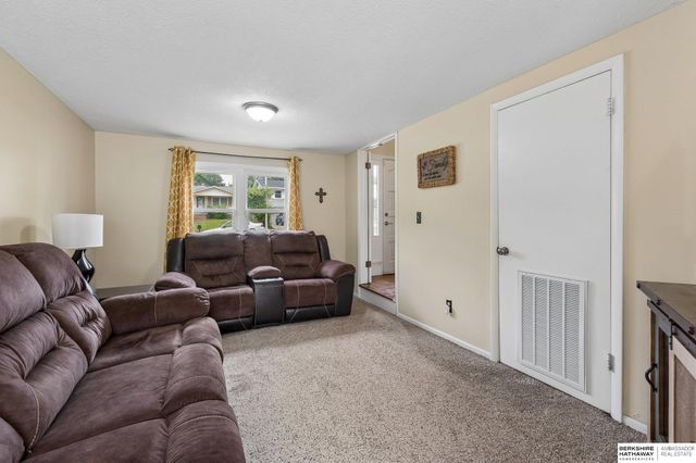 4485 Hillsdale Avenue, Omaha, NE 68107