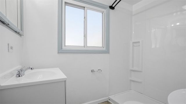 652 Riverview Dr, Dravosburg, PA 15034