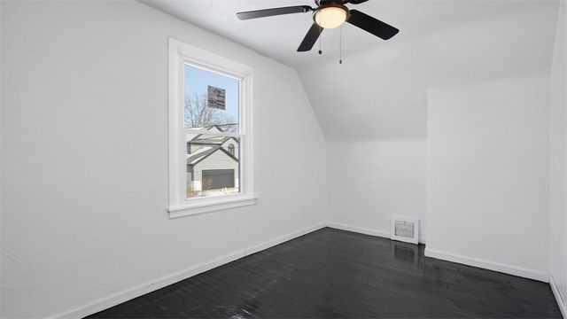 652 Riverview Dr, Dravosburg, PA 15034