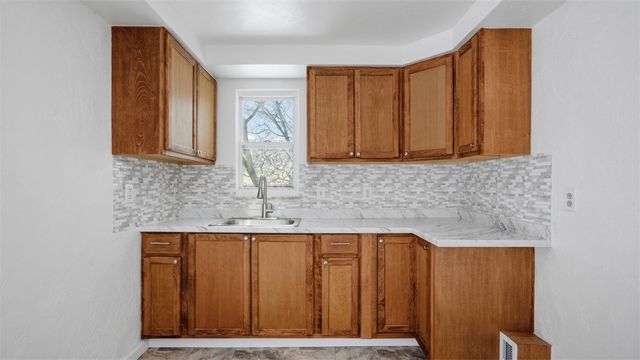 652 Riverview Dr, Dravosburg, PA 15034