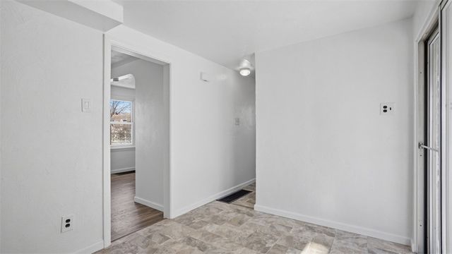 652 Riverview Dr, Dravosburg, PA 15034