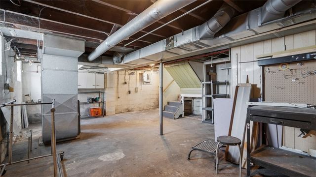 652 Riverview Dr, Dravosburg, PA 15034