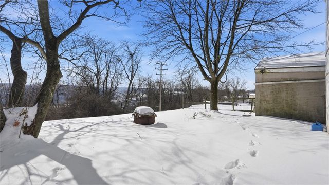 652 Riverview Dr, Dravosburg, PA 15034