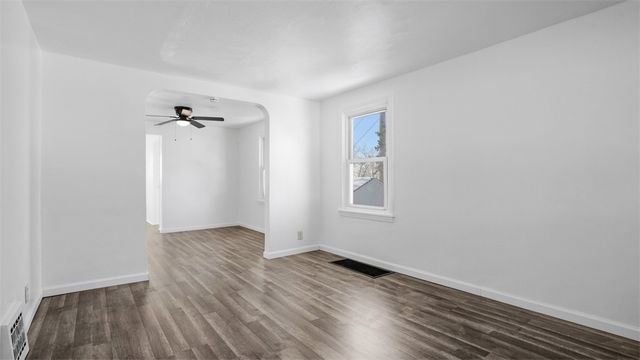 652 Riverview Dr, Dravosburg, PA 15034