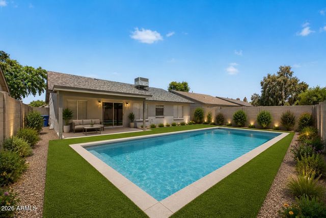 10237 W WINDSOR Boulevard, Glendale, AZ 85307