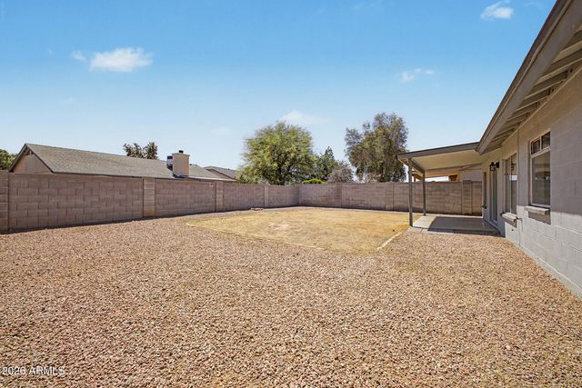 10237 W WINDSOR Boulevard, Glendale, AZ 85307