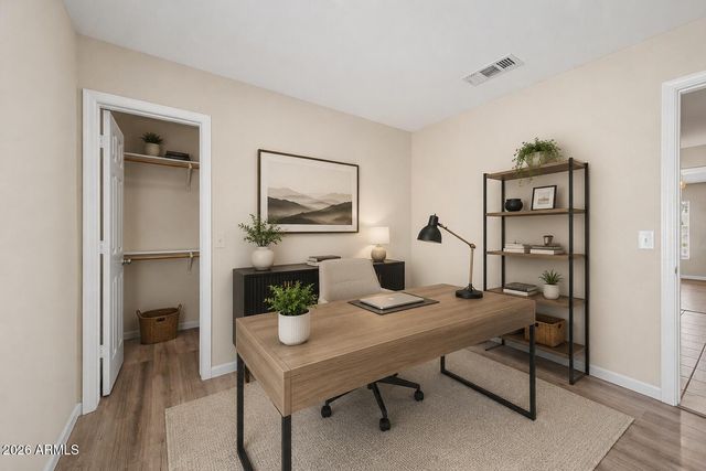10237 W WINDSOR Boulevard, Glendale, AZ 85307