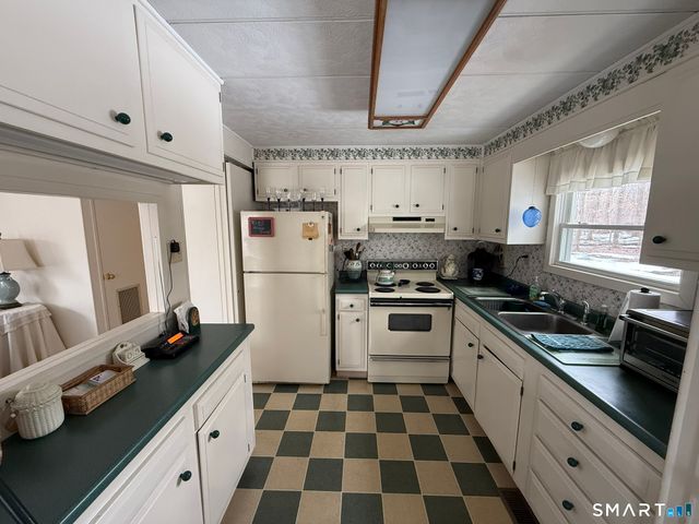 21 Harvey Drive, Old Saybrook, CT 06475