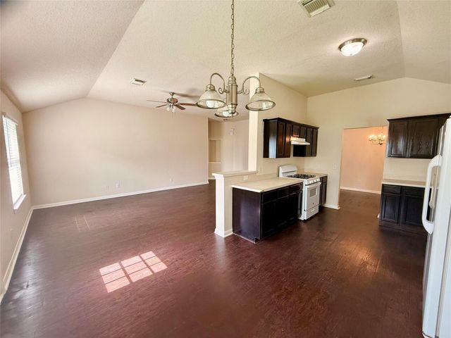 3906 Teal Run Meadows Drive, Fresno, TX 77545