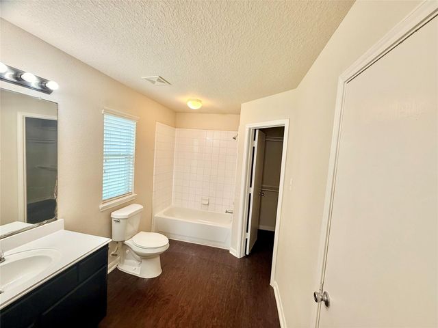 3906 Teal Run Meadows Drive, Fresno, TX 77545