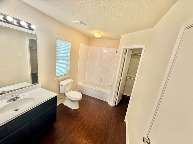 3906 Teal Run Meadows Drive, Fresno, TX 77545