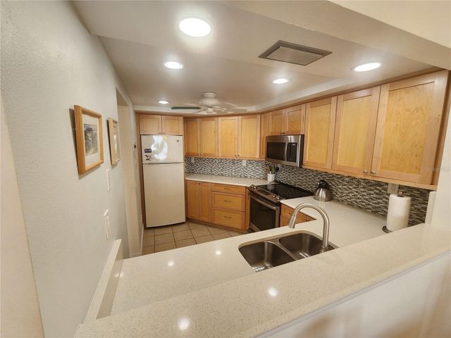 6295 BAHIA DEL MAR CIRCLE 507, St Petersburg, FL 33715