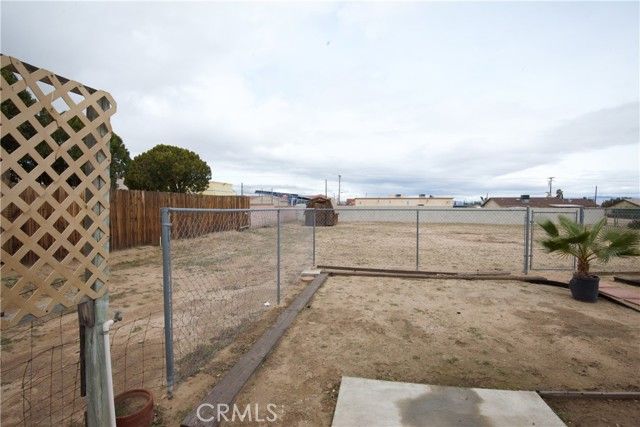 17482 Walnut, Hesperia, CA 92345