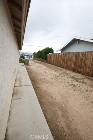 17482 Walnut, Hesperia, CA 92345