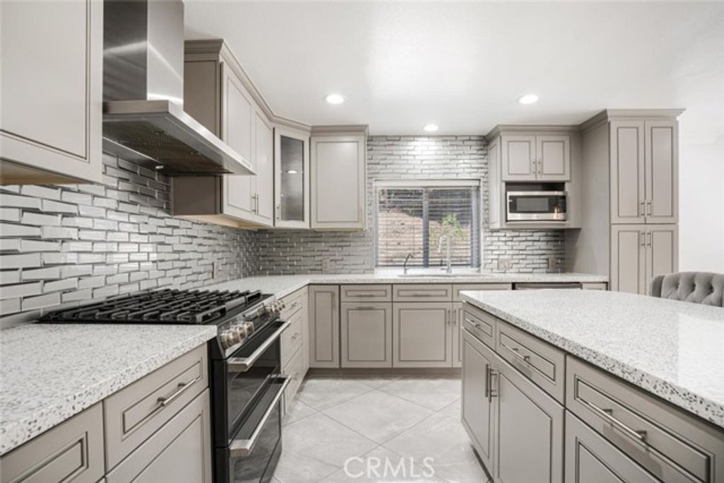 22301 Michale Street, West Hills (los Angeles), CA 91304