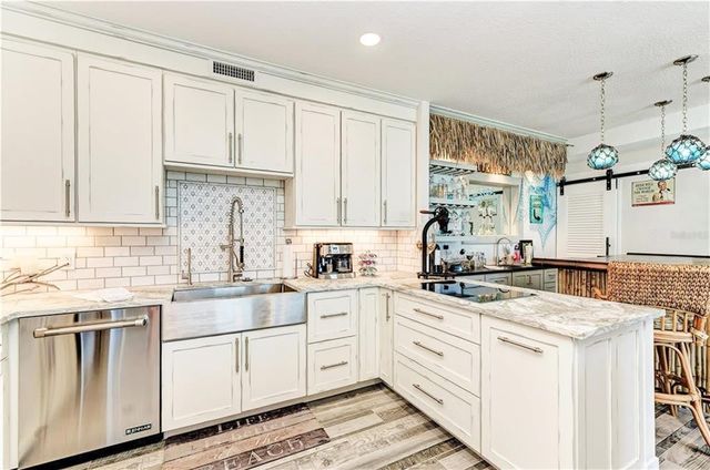 1 BENJAMIN FRANKLIN DRIVE 3, Sarasota, FL 34236