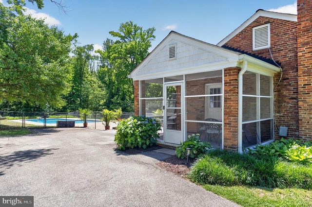 6727 NEWINGTON RD, Lorton, VA 22079