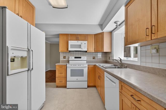 6727 NEWINGTON RD, Lorton, VA 22079