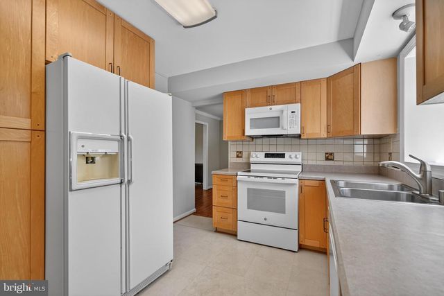 6727 NEWINGTON RD, Lorton, VA 22079