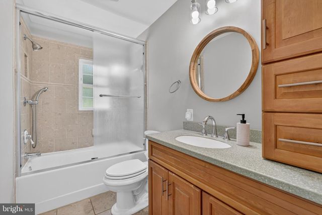 6727 NEWINGTON RD, Lorton, VA 22079