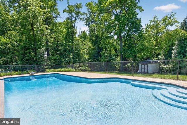6727 NEWINGTON RD, Lorton, VA 22079