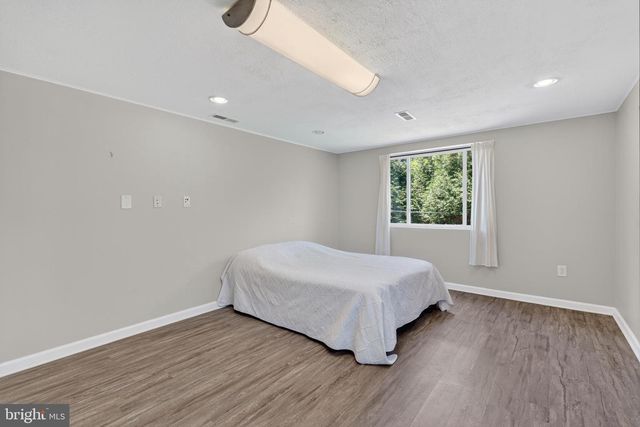 6727 NEWINGTON RD, Lorton, VA 22079