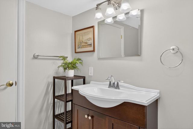 6727 NEWINGTON RD, Lorton, VA 22079