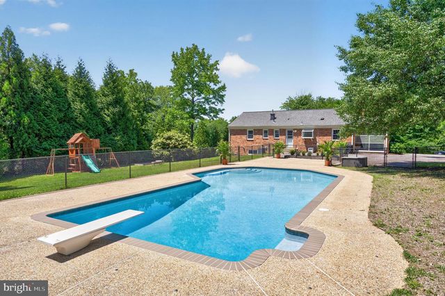 6727 NEWINGTON RD, Lorton, VA 22079